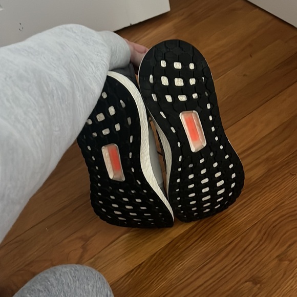 ADIDAS ULTRABOOST’S - Picture 3 of 4